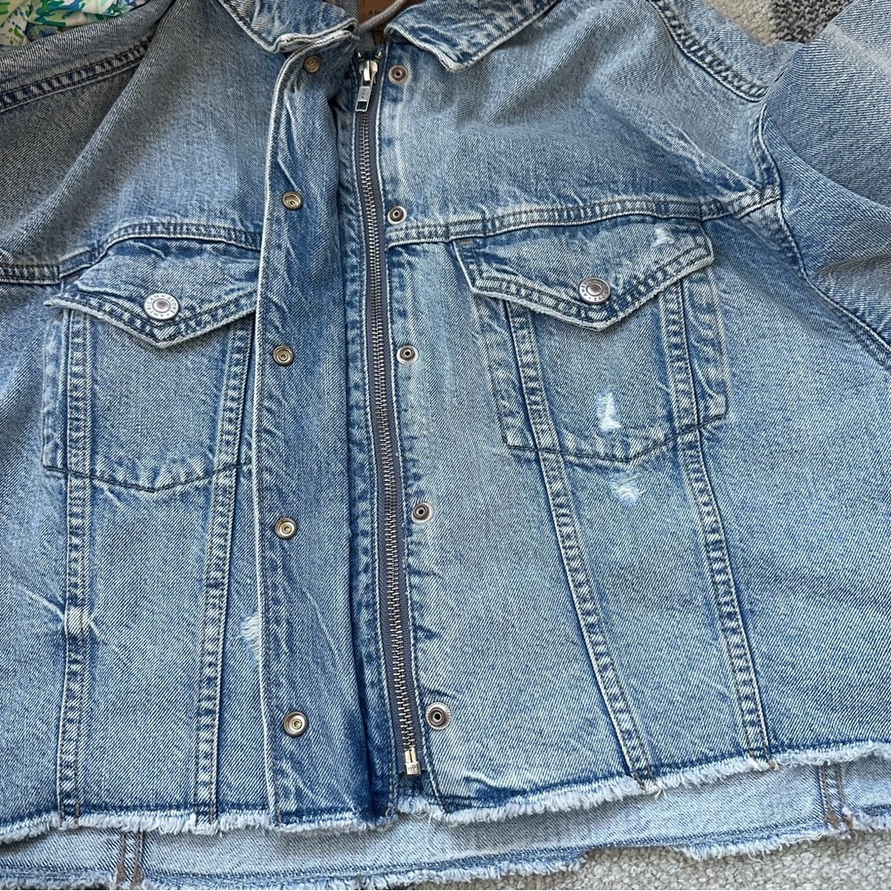 American Eagle Oversized Light Wash Distressed Faux Layered Hood Jacket Medium - Picture 8 of 10